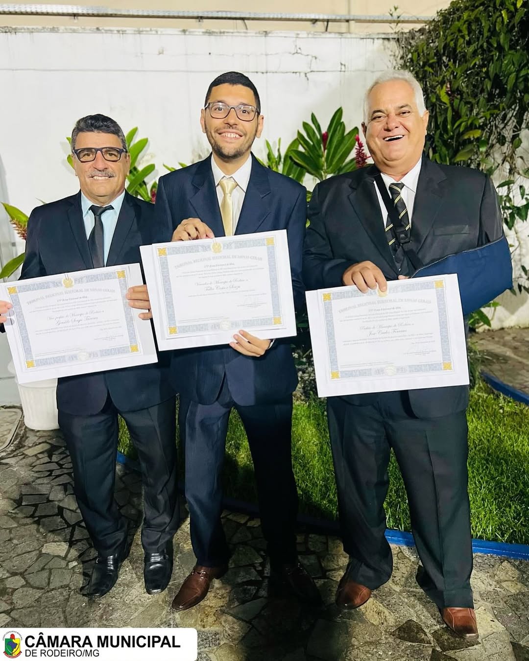No dia 19 de dezembro, no auditório do Colégio Sagrado Coração de Maria, ocorreu a diplomação dos vereadores eleitos no município de Rodeiro. Os diplomas foram entregues pelo juiz presidente da Junta Eleitoral d (2).jpg