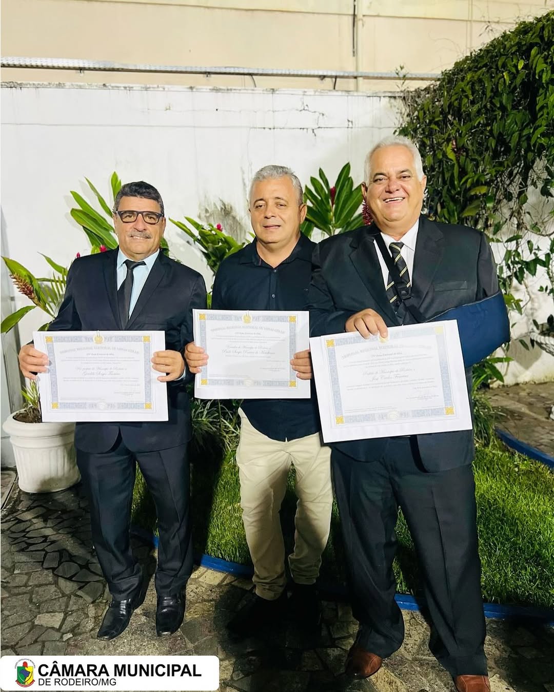No dia 19 de dezembro, no auditório do Colégio Sagrado Coração de Maria, ocorreu a diplomação dos vereadores eleitos no município de Rodeiro. Os diplomas foram entregues pelo juiz presidente da Junta Eleitoral d (4).jpg