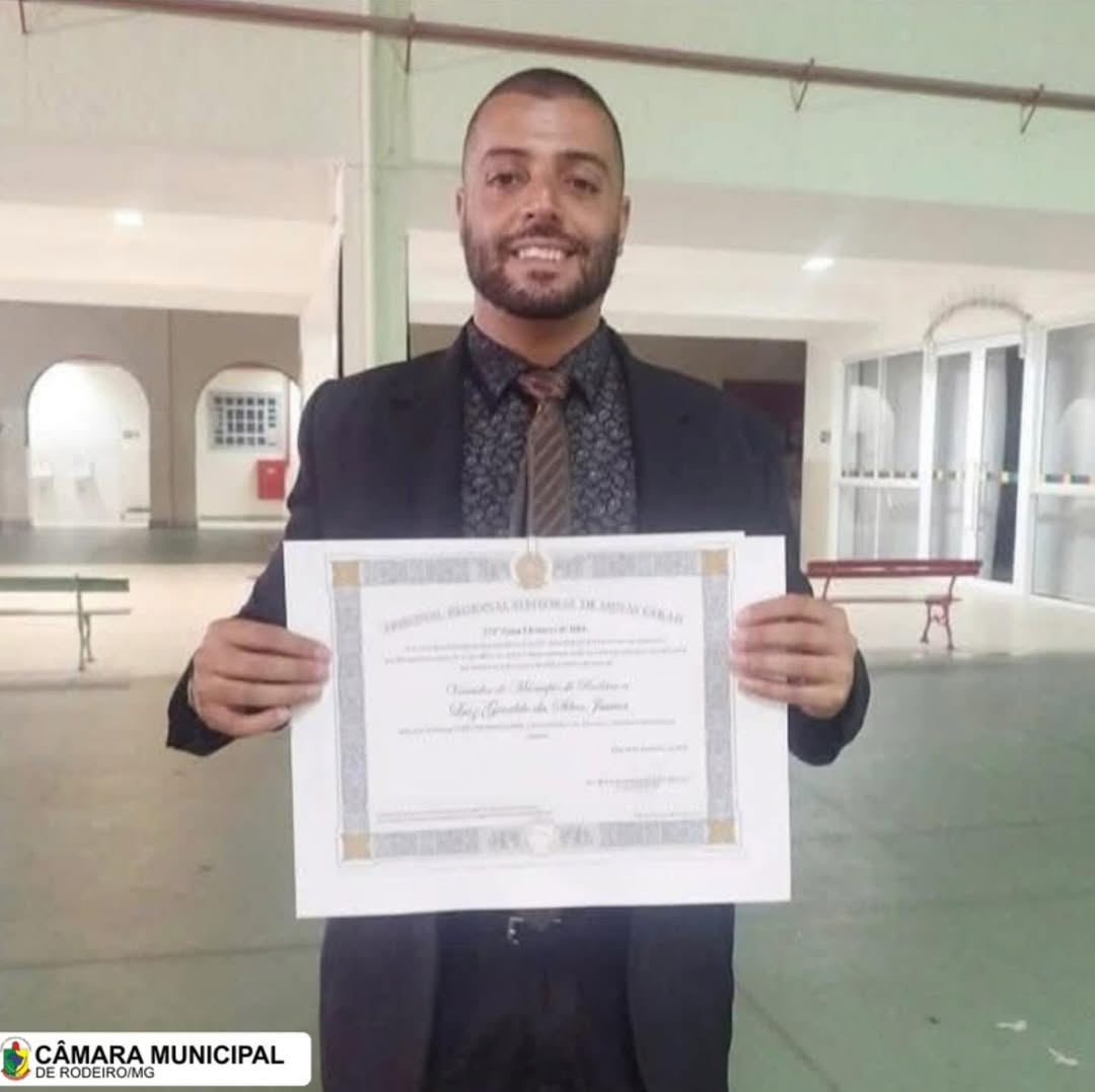 No dia 19 de dezembro, no auditório do Colégio Sagrado Coração de Maria, ocorreu a diplomação dos vereadores eleitos no município de Rodeiro. Os diplomas foram entregues pelo juiz presidente da Junta Eleitoral d (6).jpg